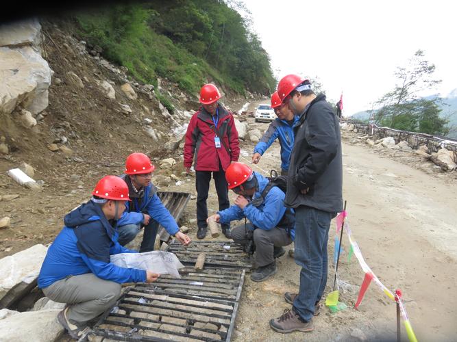 余正良副院長(zhǎng)赴西藏樟木口岸檢查地質(zhì)災(zāi)害防治工程一期勘查設(shè)計(jì)項(xiàng)目